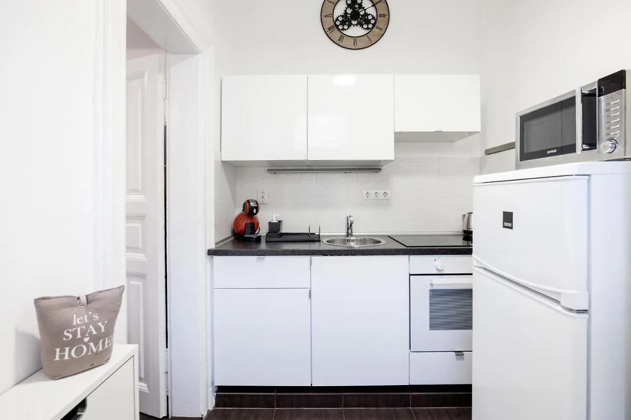 Appartamento Charming Downtown Hideaway Steps From New York Cafe! Budapest 0*,  Ungheria