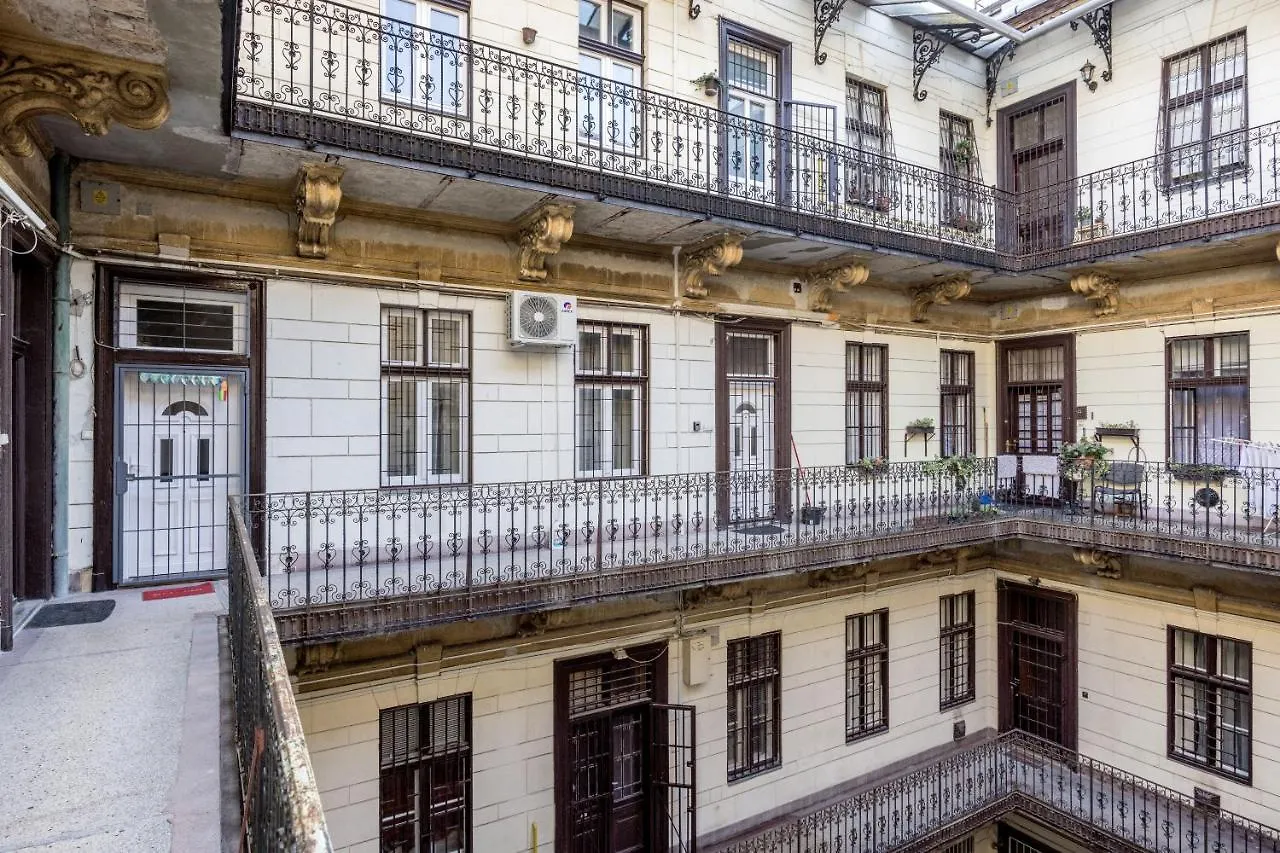 Appartamento Charming Downtown Hideaway Steps From New York Cafe! Budapest